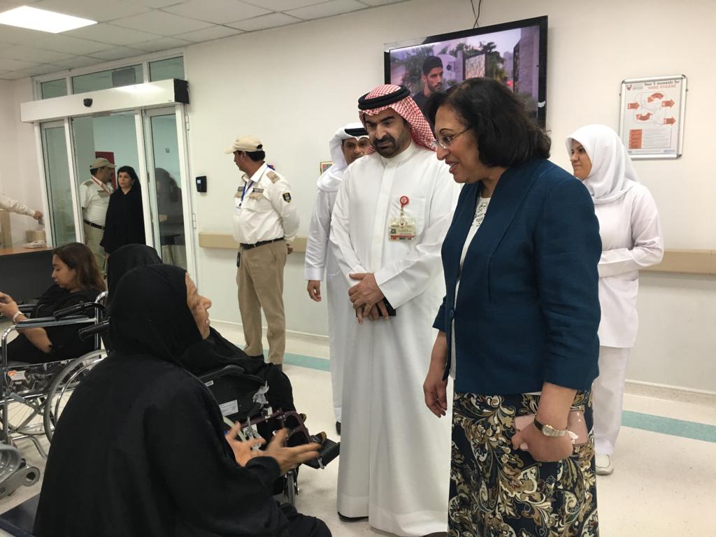 سعادة وزيرة الصحة تتفقد قسم الطوارئ بمجمع السلمانية الطبي للإطمئنان على سير العمل ..  