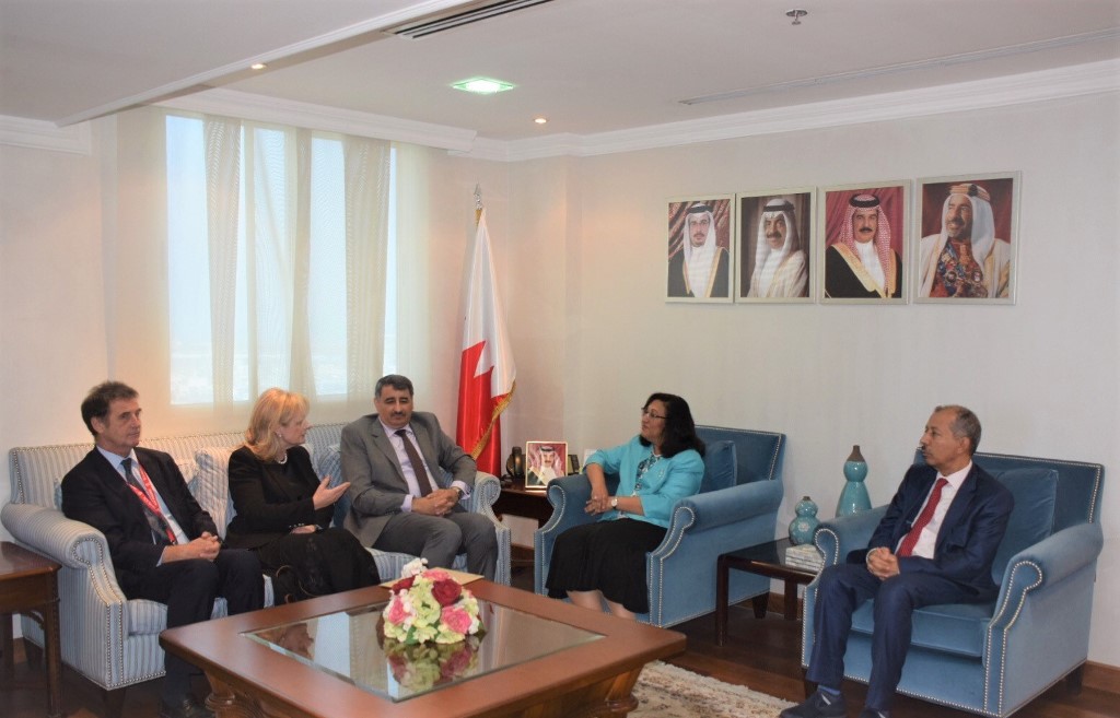 سعادة وزيرة الصحة تستقبل وفداً من الكلية الملكية للجراحين