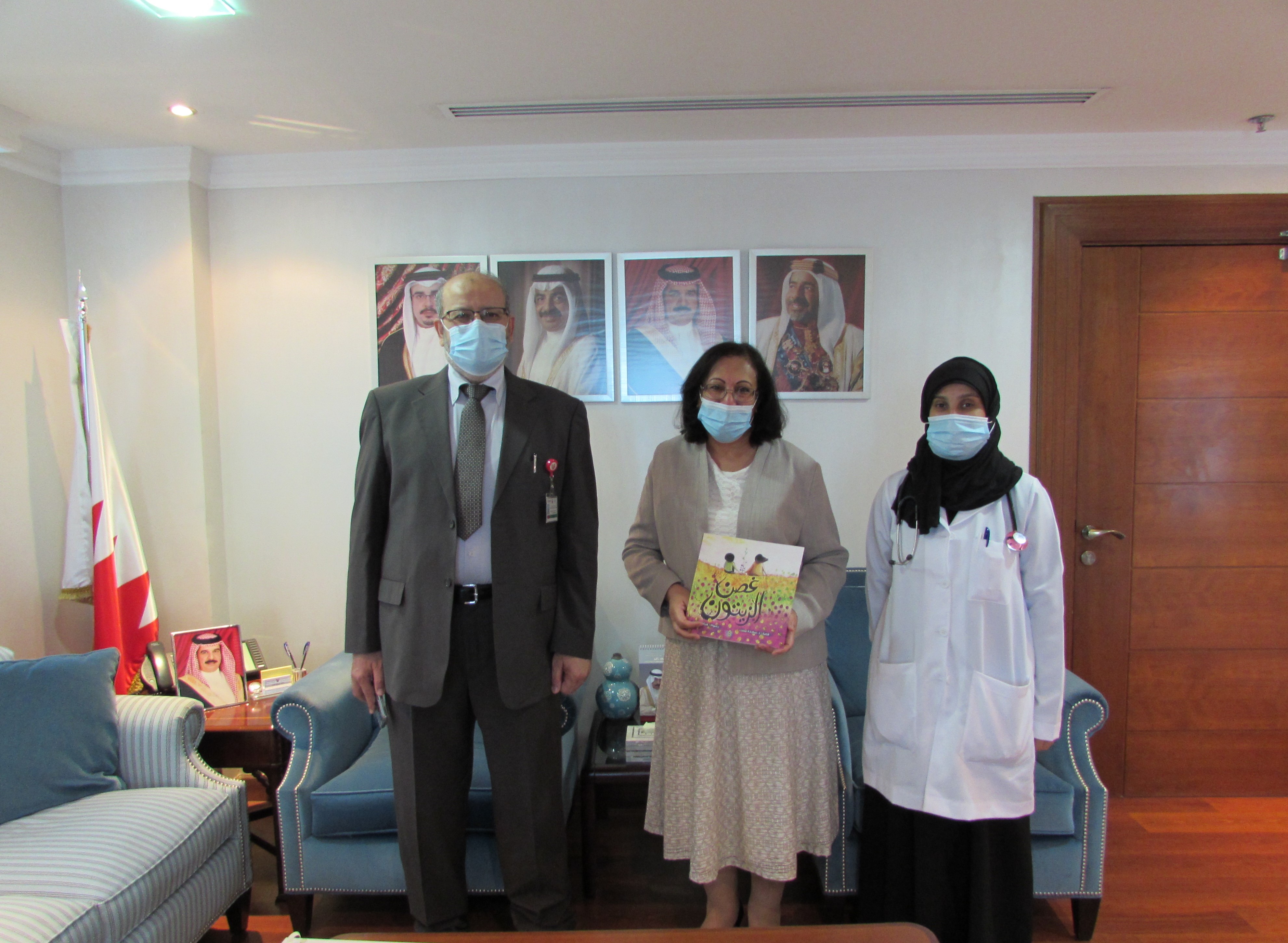 سعادة وزيرة الصحة تستقبل الدكتورة ساجدة سبت وتشيد بإصدارها " غصن الزيتون" لصالح دعم مريضات السرطان