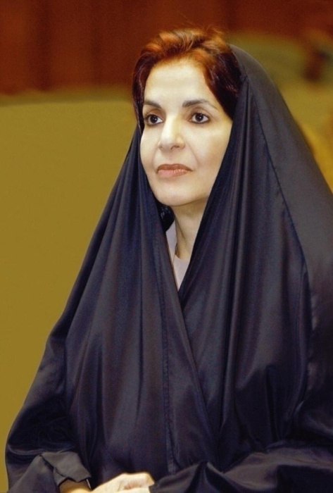 تقدمت بالتهنئة لقرينة عاهل البلاد المفدى رئيسة المجلس الأعلى للمرأة بمناسبة يوم المرأة البحرينية سعادة وزيرة الصحة: إنجازات وطنية متميزة حققتها المرأة البحرينية في مختلف المجالات بفضل دعم القيادة الحكيمة