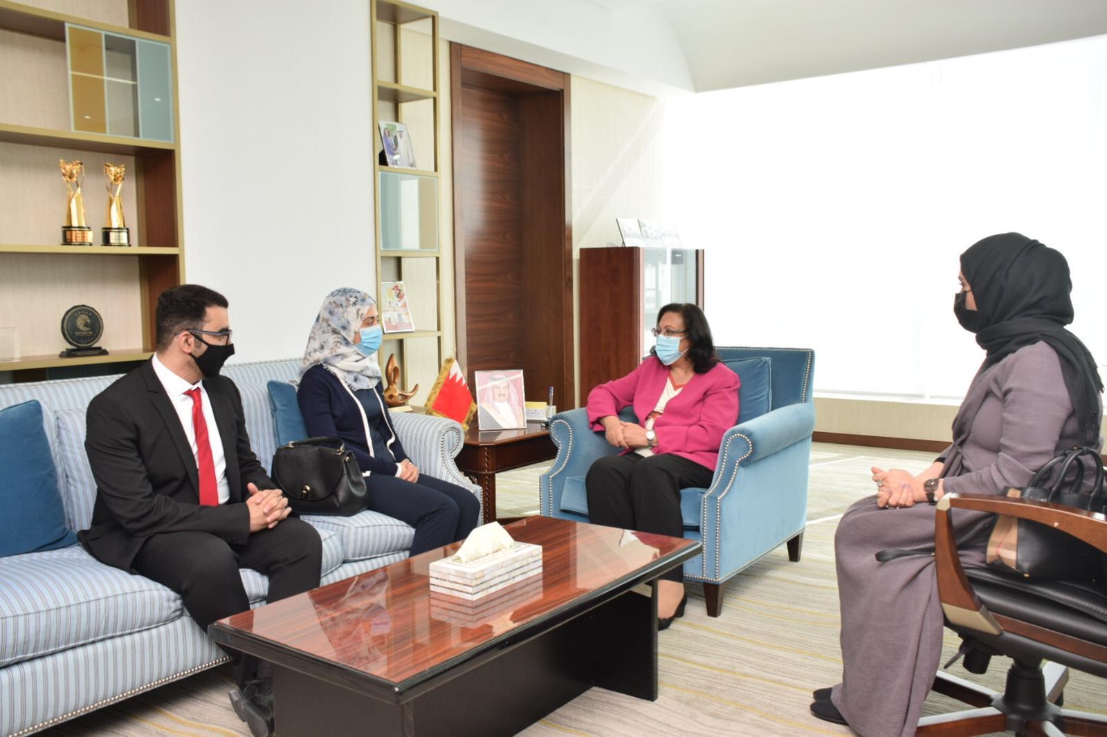 وزيرة الصحة تبارك فوز الطبيب البحريني بجائزة التميز لمشاريع الأطباء المقيمين للعام 2020