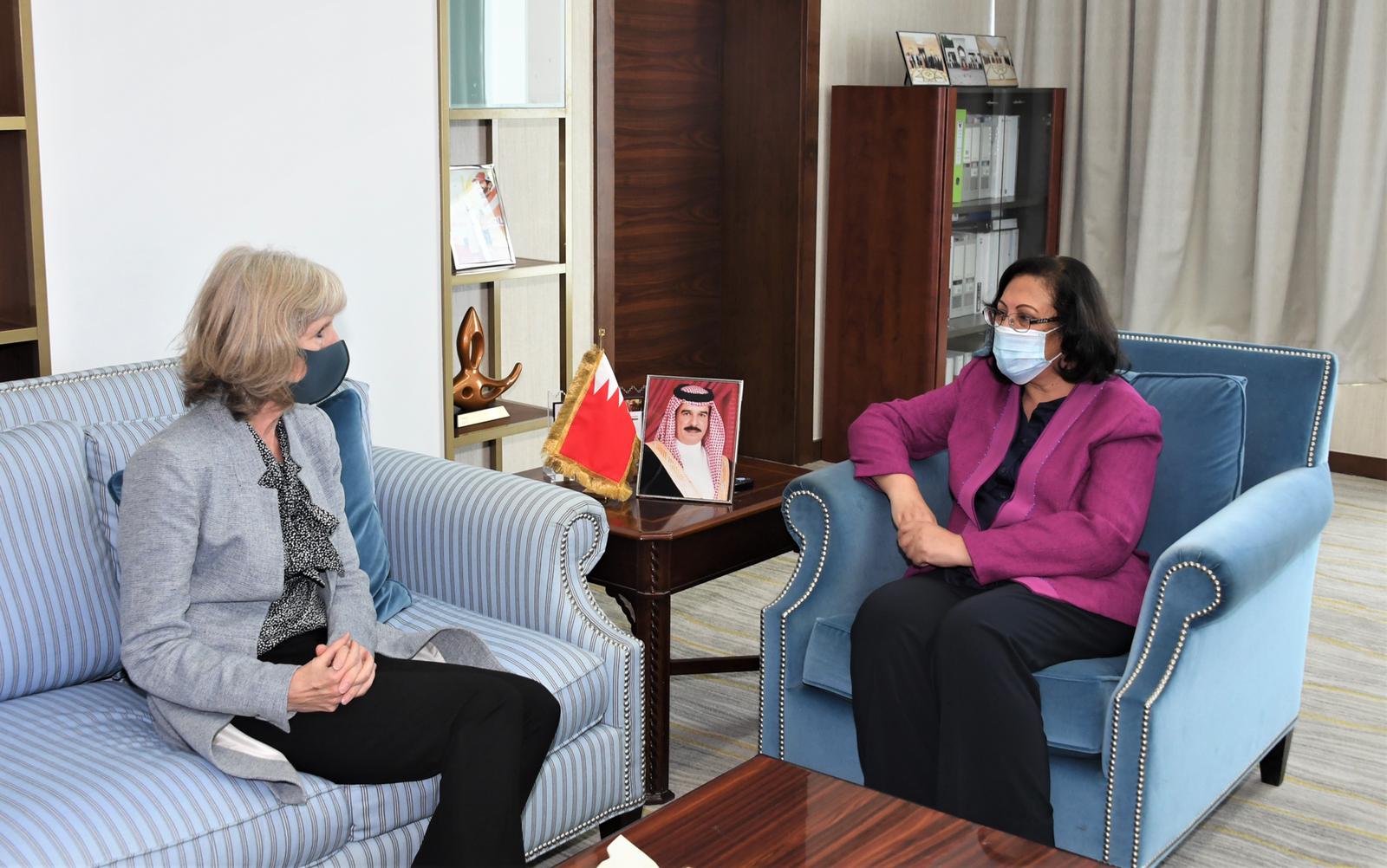 وزيرة الصحة تستقبل القائمة بالأعمال لدى سفارة الولايات المتحدة الأمريكية في مملكة البحرين  