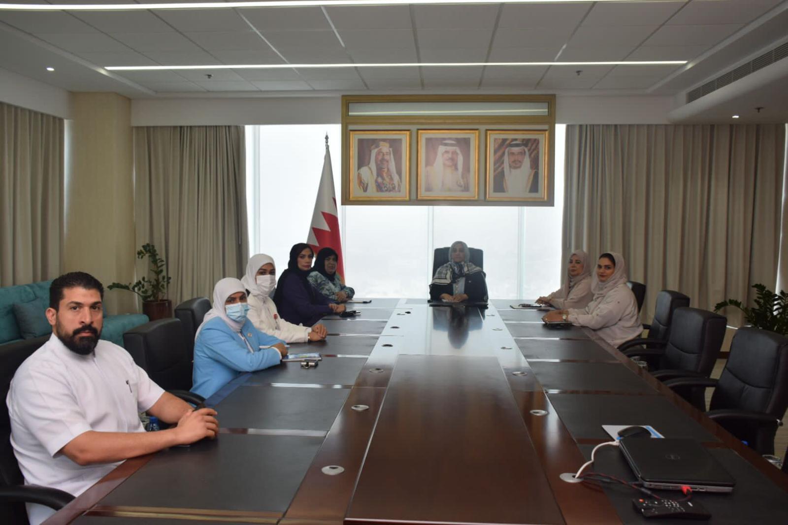 لدى استقبالها رئيس جمعية التمريض البحرينية  وزيرة الصحة: مواصلة تفعيل الجهود والمبادرات من أجل تطوير قطاع التمريض ورفد العاملين به بالمقوّمات اللازمة