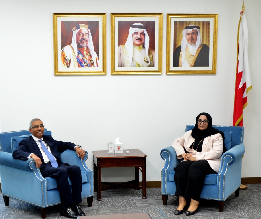 وزيرة الصحة تستقبل السفير المصري لدى مملكة البحرين