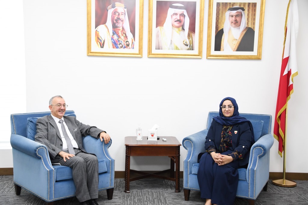 وزيرة الصحة تستقبل السفير الجزائري لدى مملكة البحرين