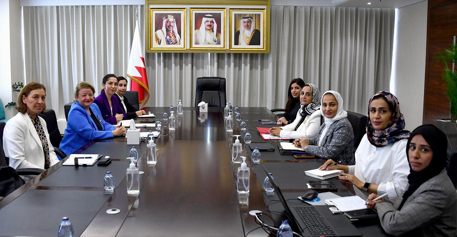 وزيرة الصحة تستقبل سفيرة الجمهورية التركية لدى مملكة البحرين 