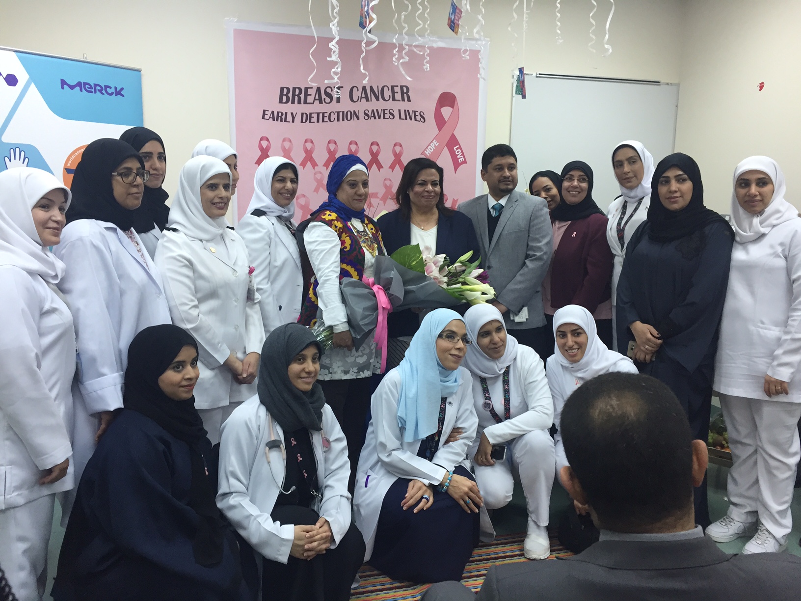 تحت رعاية الدكتورة عائشة مبارك بوعنق وكيل وزارة الصحة مركز الأورام بالسلمانية يحتفل باليوم العالمي للسرطان