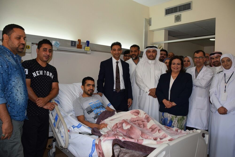 مريض بحريني في العقد الثالث يتبرع لشقيقه الاربعيني بكليته لإنقاذ حياته .. برنامج زراعة الكلى بالسلمانية .. يشهد يوم الأحد ثاني عملية جراحية للكلى بـ 2017م ..