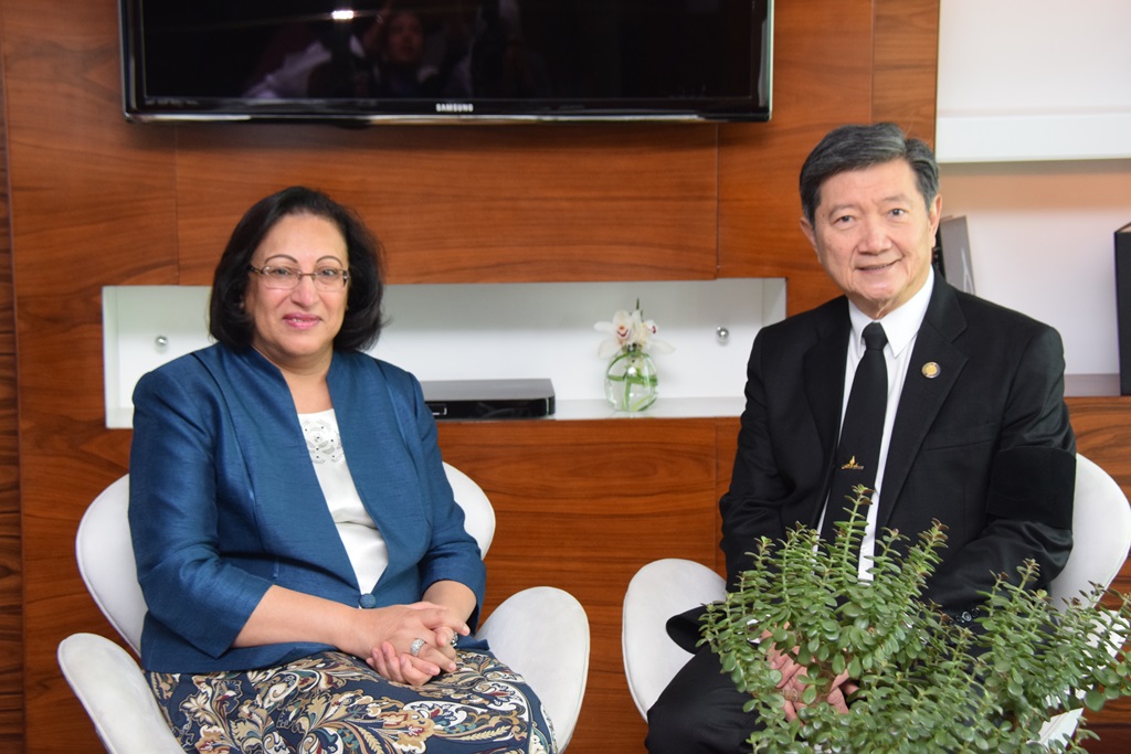 وزيرة الصحة "الصالح" تلتقي بنظيرها التايلندي "بياساكول" .. وتؤكد على أهمية تنمية مجالات التعاون بين البلدين على كافة الأصعدة وخصوصا في المجال الصحي ..