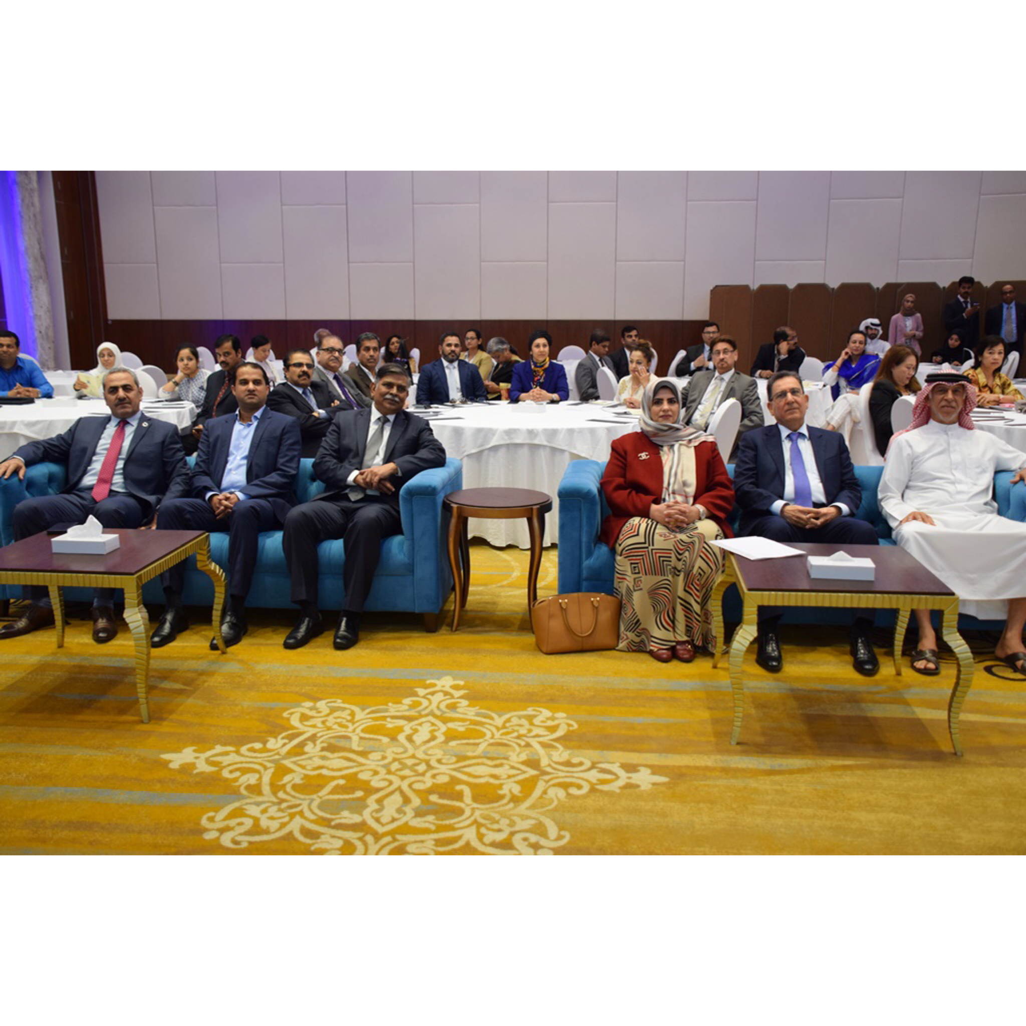 بمناسبة اليوم الدولي لليوغا - وزيرة الصحة تنيب الوكيل المساعد للموارد البشرية الأستاذة فاطمة عبدالواحد افتتاح ندوة اليوغا والرعاية الصحية الشاملة