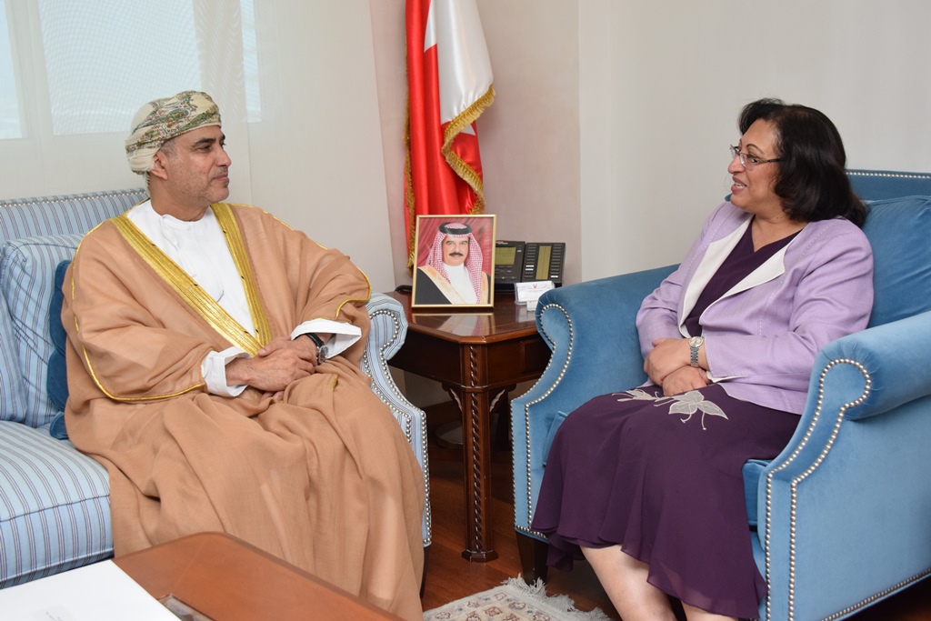 سعادة وزيرة الصحة تستقبل السفير العماني لدى مملكة البحرين