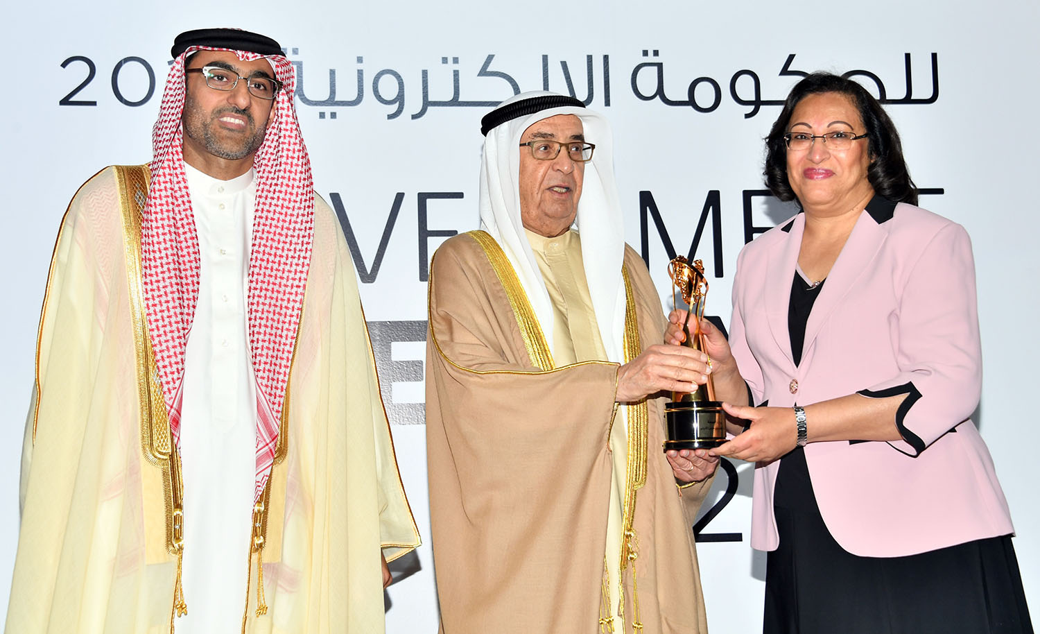  ‏‎"الصحة" تحصد جائزة التميز للحكومة الالكترونية عن فئة افضل موقع حكومي إلكتروني ..