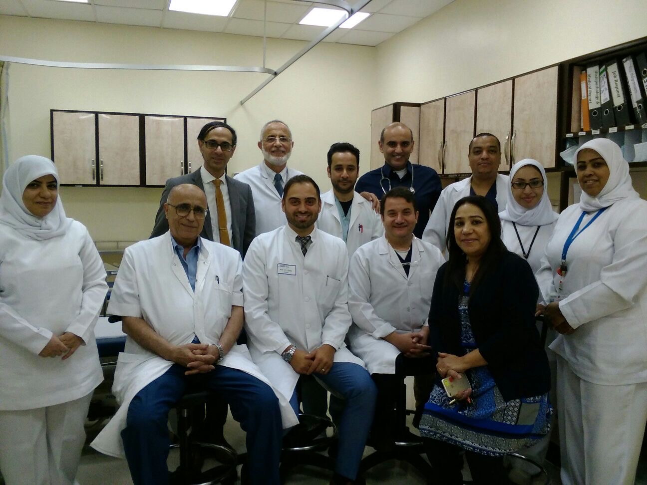 البروفيسور Vincenzo Penna  استشاري وأستاذ جراحات التجميل والترميم من جمهورية ألمانيا الاتحادية يعاين مرضى بالسلمانية الطبي .. حالات مختلفة مثل انتفاخات وتورم بالأطراف السفلية والتشوهات في الأوعية الدموية