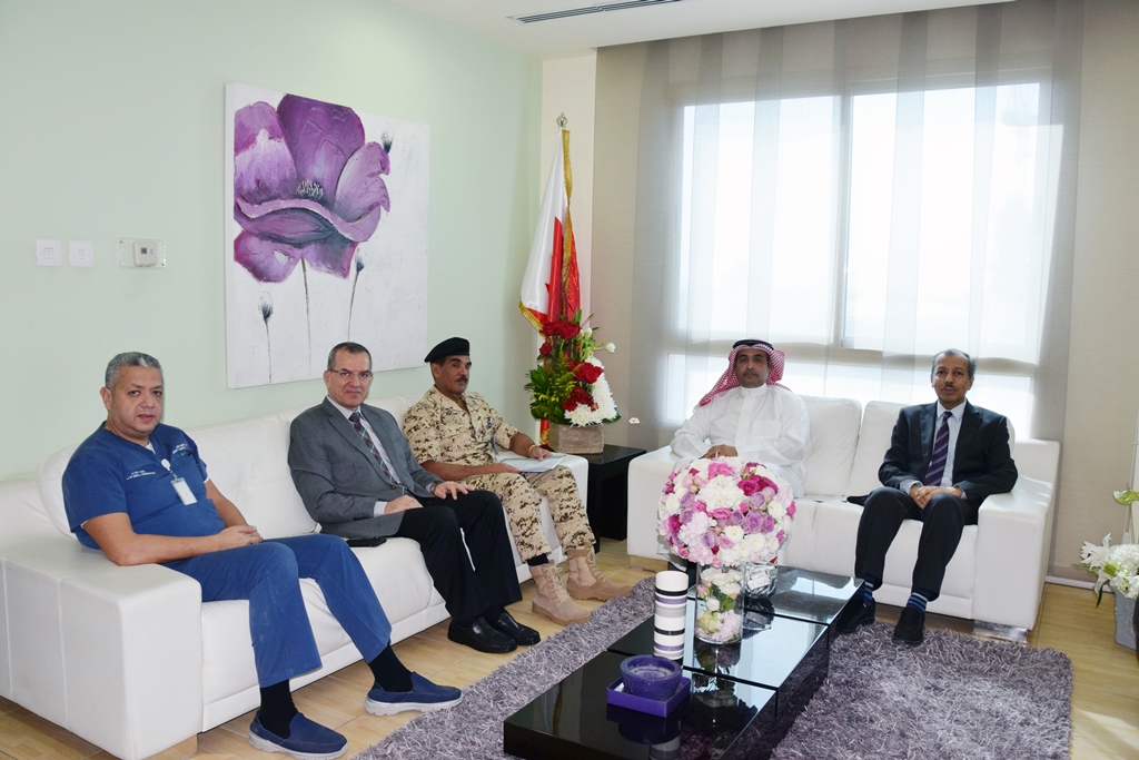 اجتماعا رفيعا المستوى بـ "الصحة" .. لضمان وصول الخدمات الصحية لمرضى الأورام على أكمل وجه .. تحقيقا للتكامل والتعاون بين الجهات المعنية بالقطاع الصحي بمملكة البحرين .. آلية وخطة عمل للعملية الانتقالية لمرضى الأورام ..