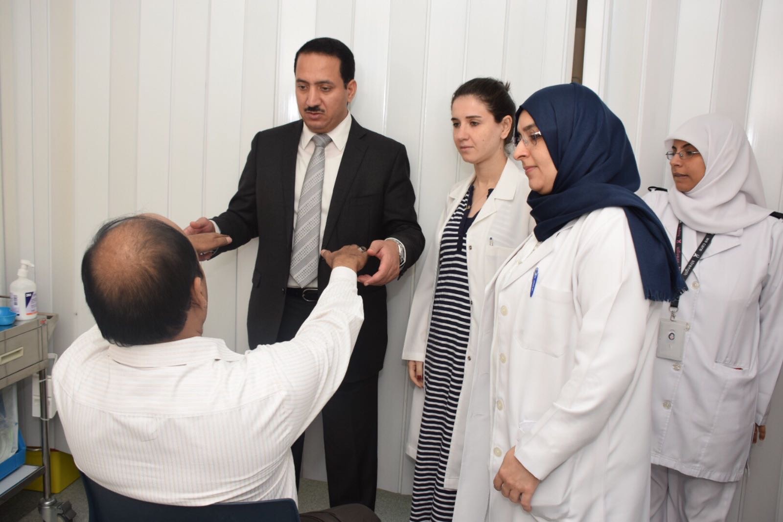 ضمن برنامج الطبيب الزائر .. دائرة الامراض العصبية تستضيف الدكتور جاسم الهاشل الخبير والاستشاري بعلم الأعصاب
