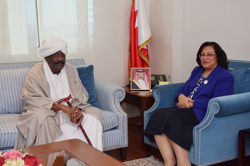 سعادة وزيرة الصحة تستقبل السفير السوداني بمناسبة تعيينه سفيراً لدى مملكة البحرين وتبحث أوجه التعاون الصحي بين البلدين 