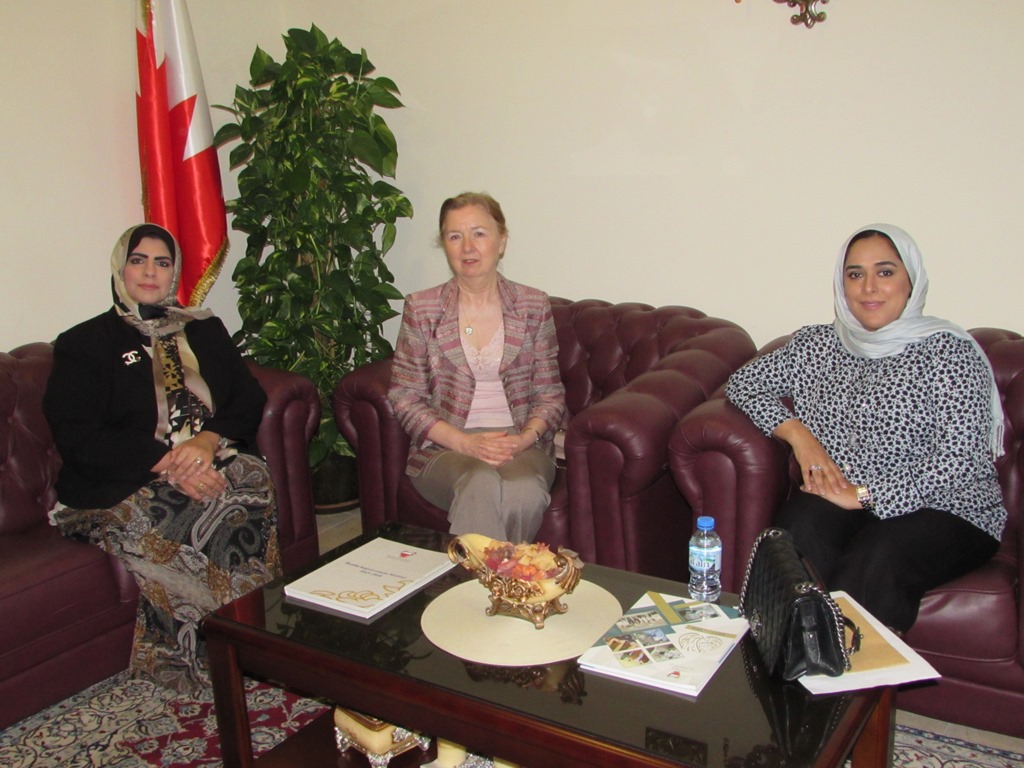 الصحة تشيد بمستوى التعاون مع الكلية الملكية للجراحين بالمملكة المتحدة (أدنبره) في دعم وتطوير البرامج الطبية والتدريبية