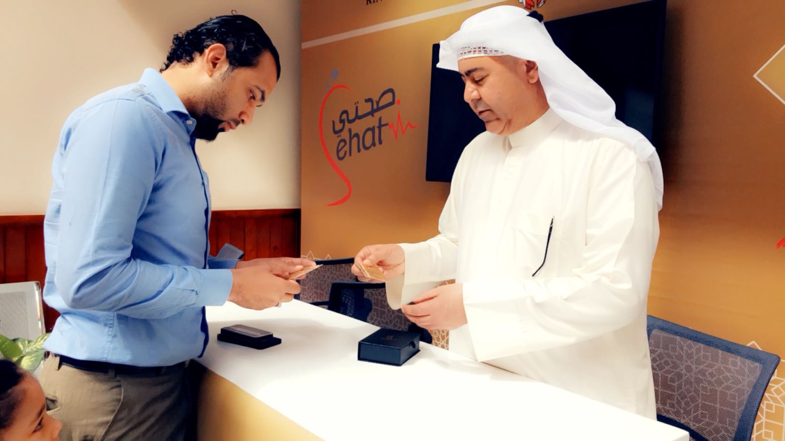 مشروع "اختر طبيبك" بمركز عالي الصحي ينتهي من توزيع "4000" بطاقة صحية.. مشروع وطني رائد يقع تحت مظلة الضمان الصحي الوطني ..