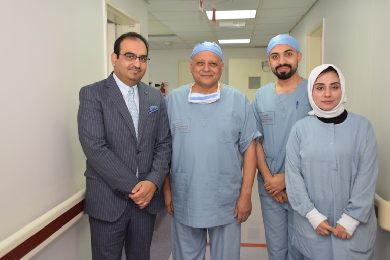 عاين 35 طفلا وأجرى 11 عملية جراحية مجمع السلمانية يستقبل الدكتور مصطفى كامل استشاري طب عيون الأطفال