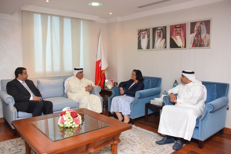 وزيرة الصحة تلتقي الرئيس التنفيذي لبنك البحرين والكويت وتبحث أطر التعاون المشترك
