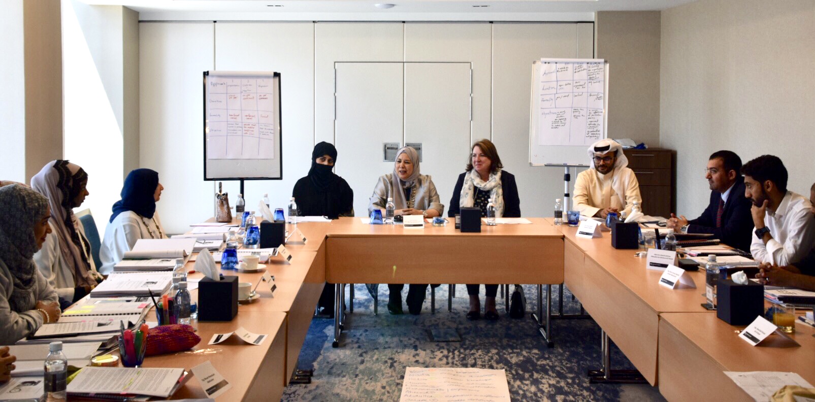 الدكتورة مريم الهاجري تفتتح أعمال البرنامج التدريبي الخاص بأسس التصنيع الجيد لشركات اللوزام الطبية