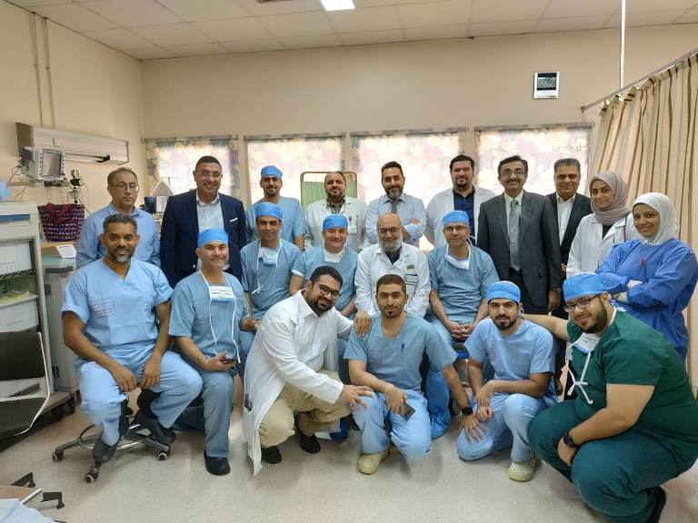 اللجنة العليا للعلاج بالخارج تستضيف أطباء في مجال جراحة الاوعيه الدمويه و زراعة الكلى والاعضاء