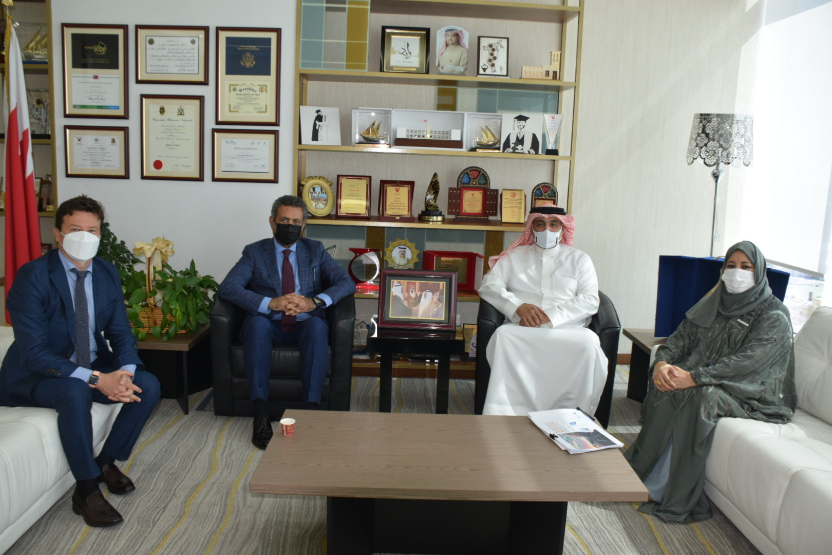 وكيل الصحة يلتقي المدير العام للمجلس الدولي للمطارات (ACI)لمنطقة آسيا والمحيط الهادئ ويشيد بالجهود المبذولة في مطار البحرين الدولي خصوصا خلال جائحة كوفيد كورونا 19