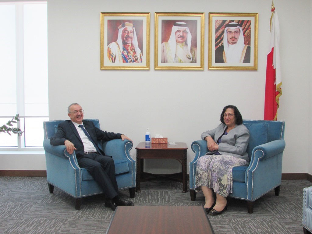 سعادة وزيرة الصحة تستقبل السفير الجزائري لدى مملكة البحرين
