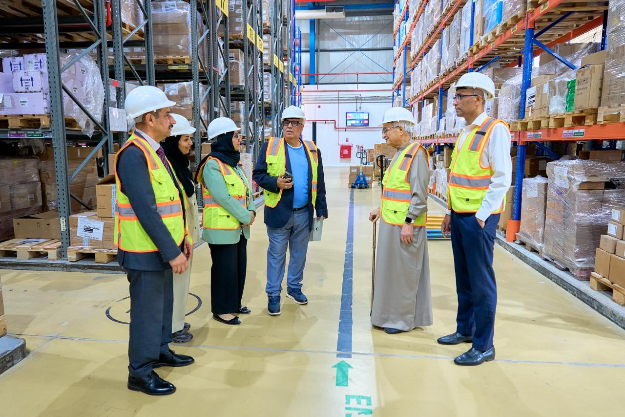  رئيس المجلس الأعلى للصحة ووزيرة الصحة يتفقدان المخازن المركزية للأدوية والمستلزمات الطبية "شفاء للتموين الطبي الوطني"