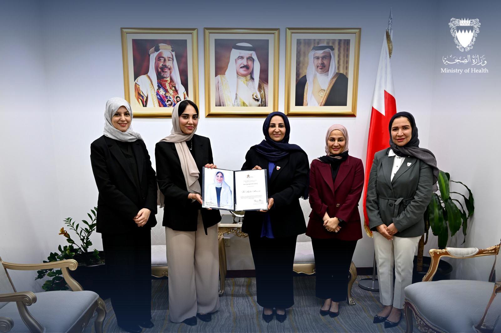 وزيرة الصحة تستقبل الدكتورة عائشة الموسى بمناسبة حصولها على جائزة التميز الملهم من الكلية الملكية للجراحين في إيرلندا - جامعة البحرين الطبية