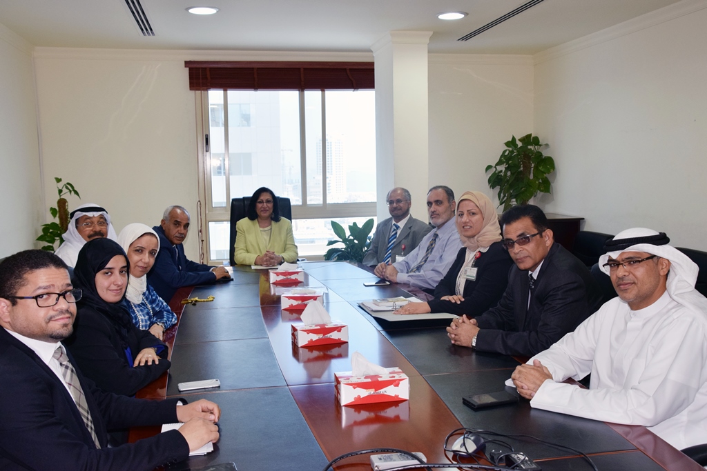 أكدت على أهمية توعية وتثقيف الحجاج لتفادي اصابتهم بالمخاطر والأمراض - وزيرة الصحة تلتقي اللجنة التنسيقية للحج وتحثهم لتقديم أفضل الإمكانات والخدمات للحجاج